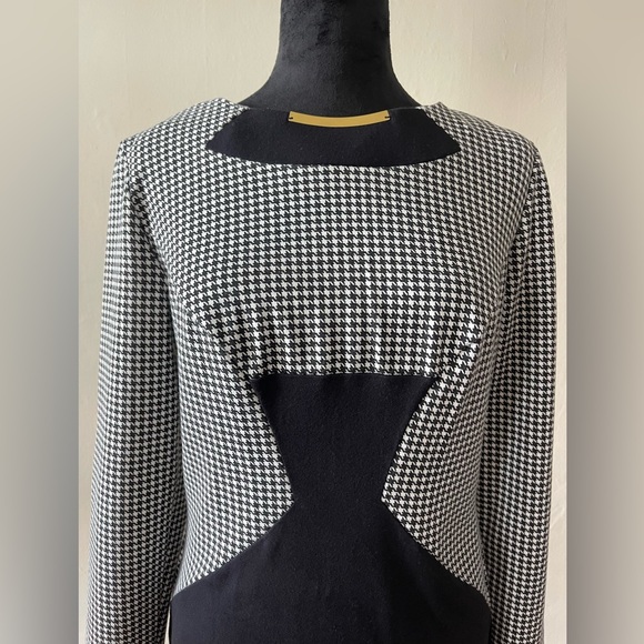 Venus Black/White Houndstooth Dress w/ Gold hardware, zipper back, size 10 - Picture 5 of 6